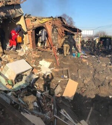 Окупанти нанесли ракетний удар по ринку у смт Шевченкове на Харківщині