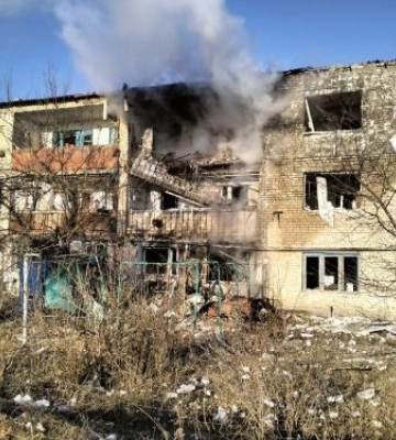 Внаслідок обстрілів у Запорізькій області загорілась багатоповерхівка