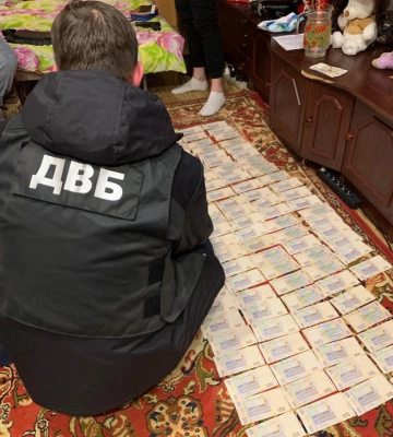 У Житомирі поліція викрила порностудію, що працювала в орендованих квартирах (ФОТО)