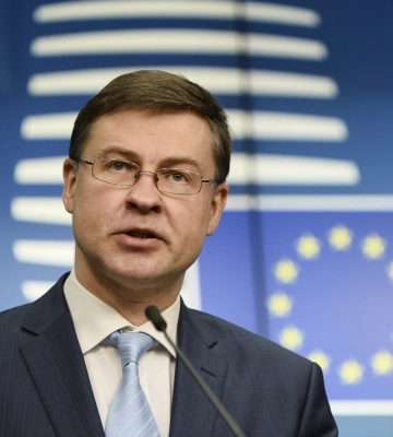 росія зобов’язана сплатити Україні репарації після завершення війни, - Домбровскіс