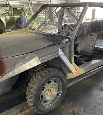 На Миколаївщині переобладнують цивільні автівки в багі для військових