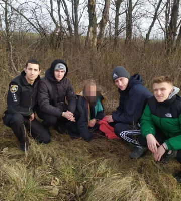 Впала і не могла йти: у Дніпропетровській області бабуся ночувала в полі
