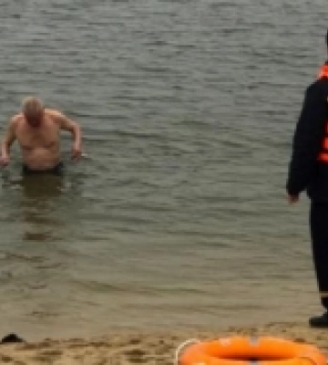 Богоявлення у Вараській громаді: воду освятили, а от купатися мало хто поліз. ФОТО