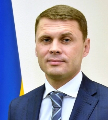 Заступник генпрокурора їздить за кордон на депутатському авто