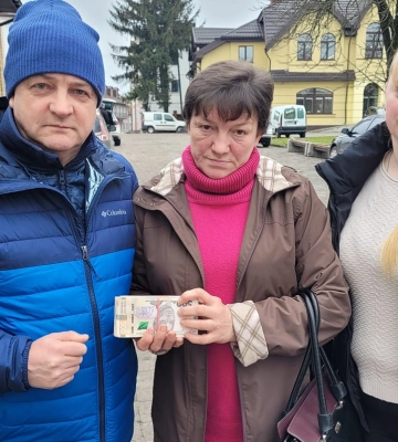 Мама загиблого військового з Волині передала сто тисяч на ЗСУ