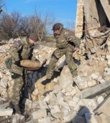 У школі на Херсонщині поліцейські знайшли нерозірвані касетні боєприпаси