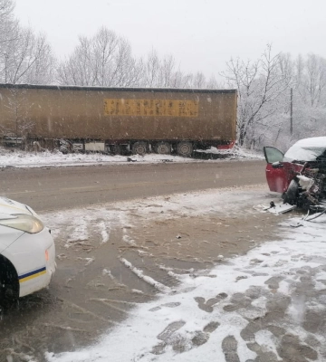 Поблизу Трускавця внаслідок автозіткнення травмована жінка