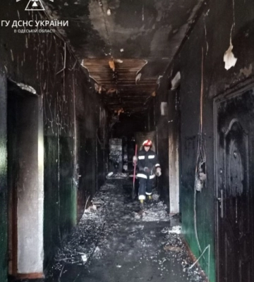 На Одещині спалахнув багатоквартирний будинок