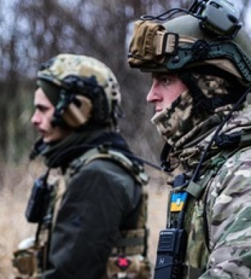 Обережніше біля львівського метро: українці висміяли російські фейки про масову роздачу повісток