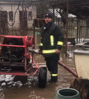 Підтоплені дороги та будинки: на Закарпатті негода наробила лиха 