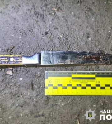 У Запоріжжі жінка втрутилася в бійку та вдарила ножем чоловіка