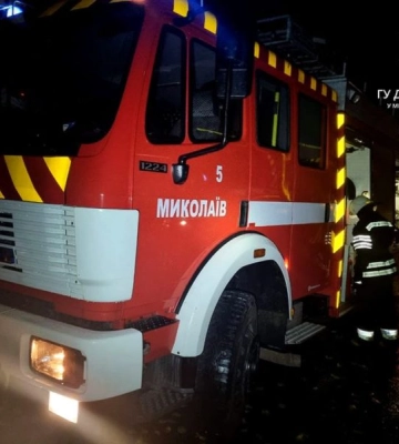 На Миколаївщині сталась пожежа гаража з автомобілем
