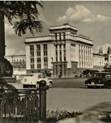 Когда в Днепре высаживали пальмы. Как раньше выглядела площадь Героев Майдана 