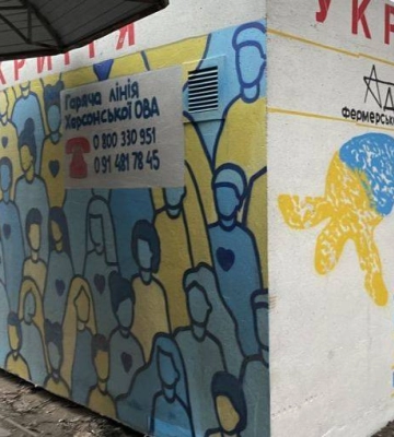 У Херсоні встановили вже чотири мобільні укриття: планують влаштувати додаткові