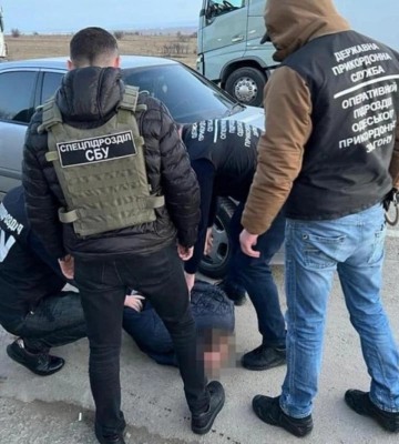 У Рівненській області махінатор допомагав ухилянтам незаконно виїхати до Європи