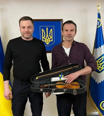 Вакарчук рассказал, как Монастырский подарил ему скрипку из Харькова