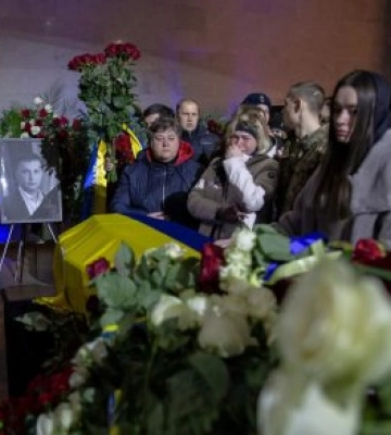 У Києві попрощалися із загиблими в авіакатастрофі, що трапилася у Броварах