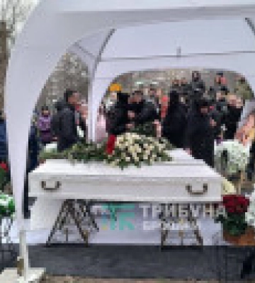 В Броварах попрощались с маленькой Миланой и ее мамой, которые погибли во время авиакатастрофы