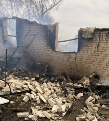 Рашисти повністю знищили житловий будинок: 17-річному жителю Сумщини дивом вдалося вижити 