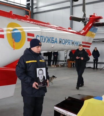 Со слезами на глазах: Владимир и Елена Зеленские простились с погибшим руководством МВД