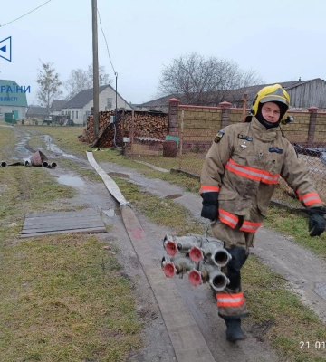 На Волині вода підійшла до людських помешкань: рятувальники показали підтоплені ділянки. Фото