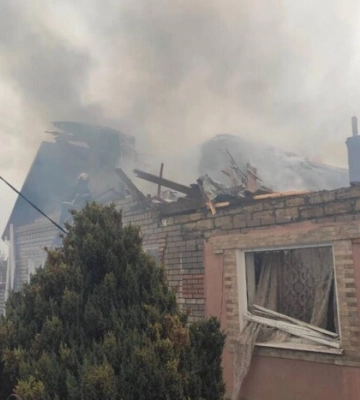 Обстріли Нікопольщини: вночі росіяни тричі гатили по району з важкої артилерії, уражено цивільну інфраструктуру