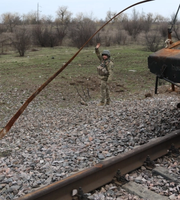 На півдні сапери розміновують автомобільні та залізничні шляхи на деокупованих територіях