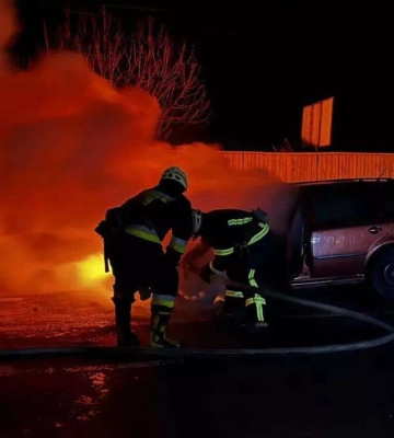 У Дніпрі на Січеславській Набережній вночі горіла «Skoda»