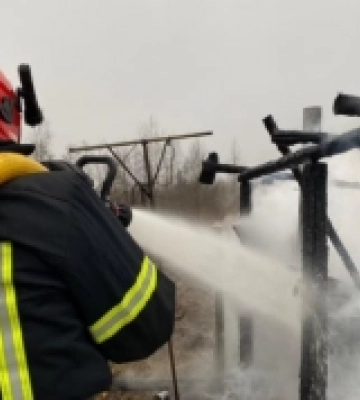 У Рівненському районі горіли дві оселі