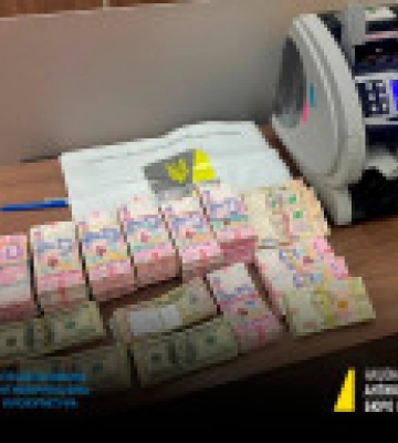 Задержание замминистра за 400 тыс. долл. взятки: решается вопрос о подозрении