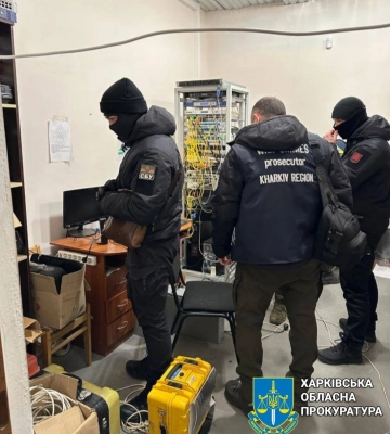 Транслировал российские телеканалы: на Харьковщине мужчину подозревают в измене