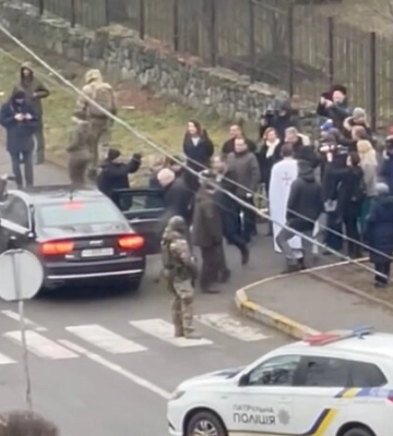 Джонсон приїхав до Бучі. ВIДЕО