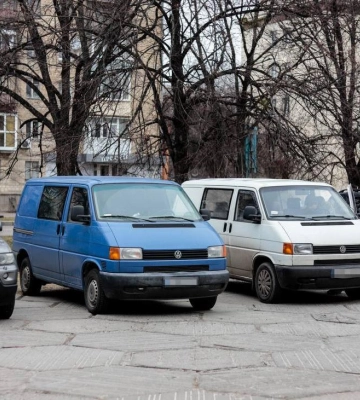 Полтавські волонтери передали ще чотири автівки на фронт