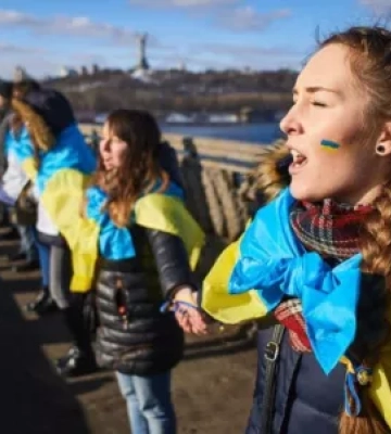 Живий ланцюг єдності: у Дніпрі до Дня Соборності організували патріотичний флешмоб (ФОТО)