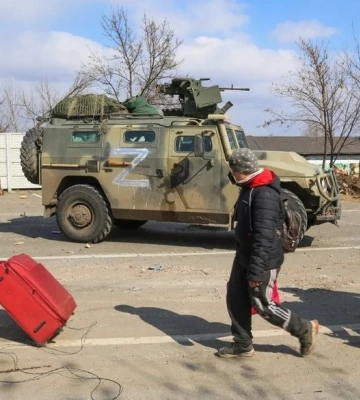 В оккупированной Луганской области россияне начали раздавать повестки коммунальщикам