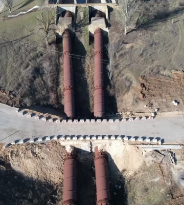 Біля Снігурівки &quot;в чистому полі&quot; збудували об&#039;їзд зруйнованого мосту (ВІДЕО)