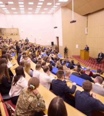 Перемога можлива вже у 2023: Зеленський та Джонсон зустрілись зі студентами КНУ імені Шевченка
