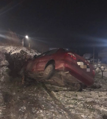 У Луцьку водій на краденому авто влетів у кільце