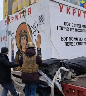 У Херсоні встановили перше вуличне укриття від обстрілів (ФОТО)