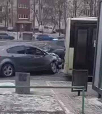 Все из-за гололеда: под Киевом на трассе произошло масштабное ДТП - видео