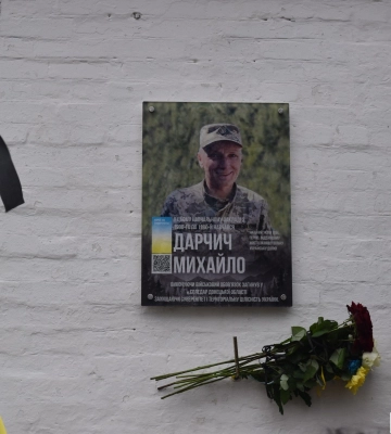 На Волині встановили меморіальну дошку загиблому Герою Михайлу Дарчичу