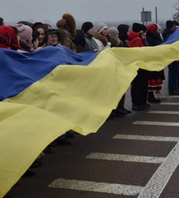 На кордоні з Рівненщиною розгорнули 50-метровий прапор