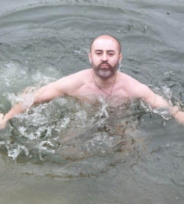 Василь Шотник із Тячева на Водохреща моржував у 54 водоймах 12 країн світу