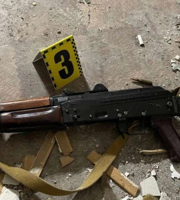 У Дніпрі чоловік підривав гранати у квартирі та стріляв у правоохоронців (відео)