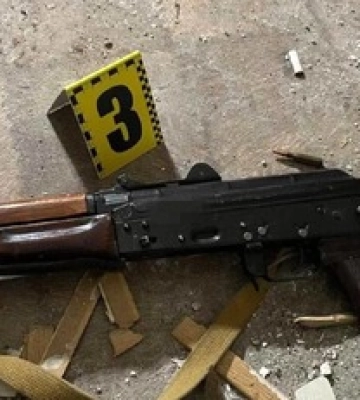 В Днепре неадекват взорвал дома три гранаты и открыл стрельбу из окна: видео погрома