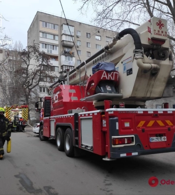 Одесса: во время пожара в многоэтажке на Таирова пострадал мужчина