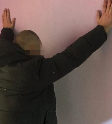 У Дніпрі чоловік підривав гранати у квартирі та стріляв у правоохоронців (відео)
