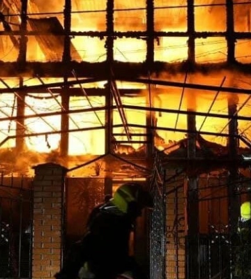 Під час масштабної пожежі поблизу Одеси постраждали люди, - ФОТО