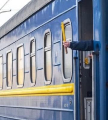 Львівська залізниця тимчасово змінила графік руху кількох приміських поїздів