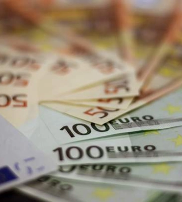 Євро досягнуло максимального рівня за 9 місяців